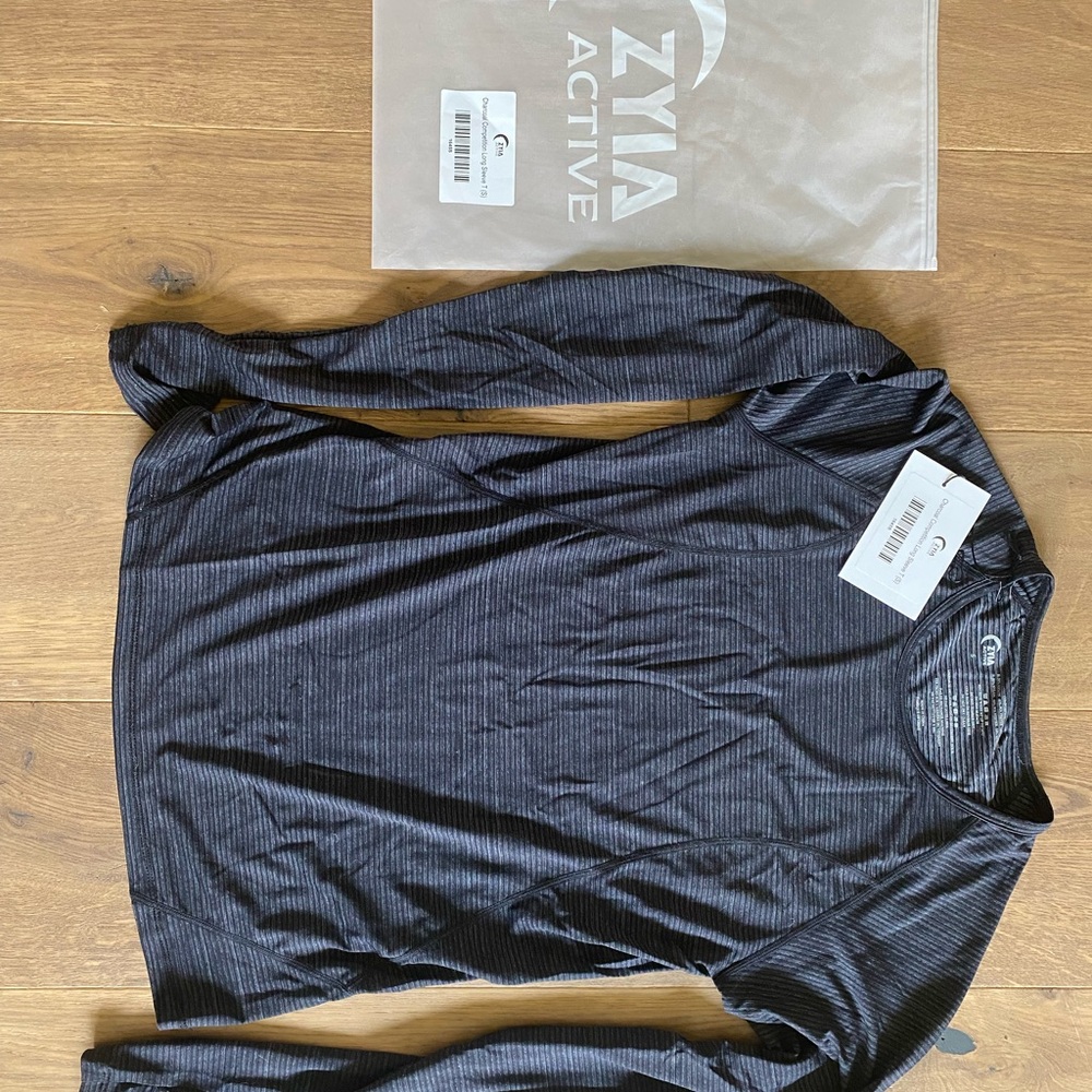 ZYIA Women's Long Sleeve Top in Charcoal Black